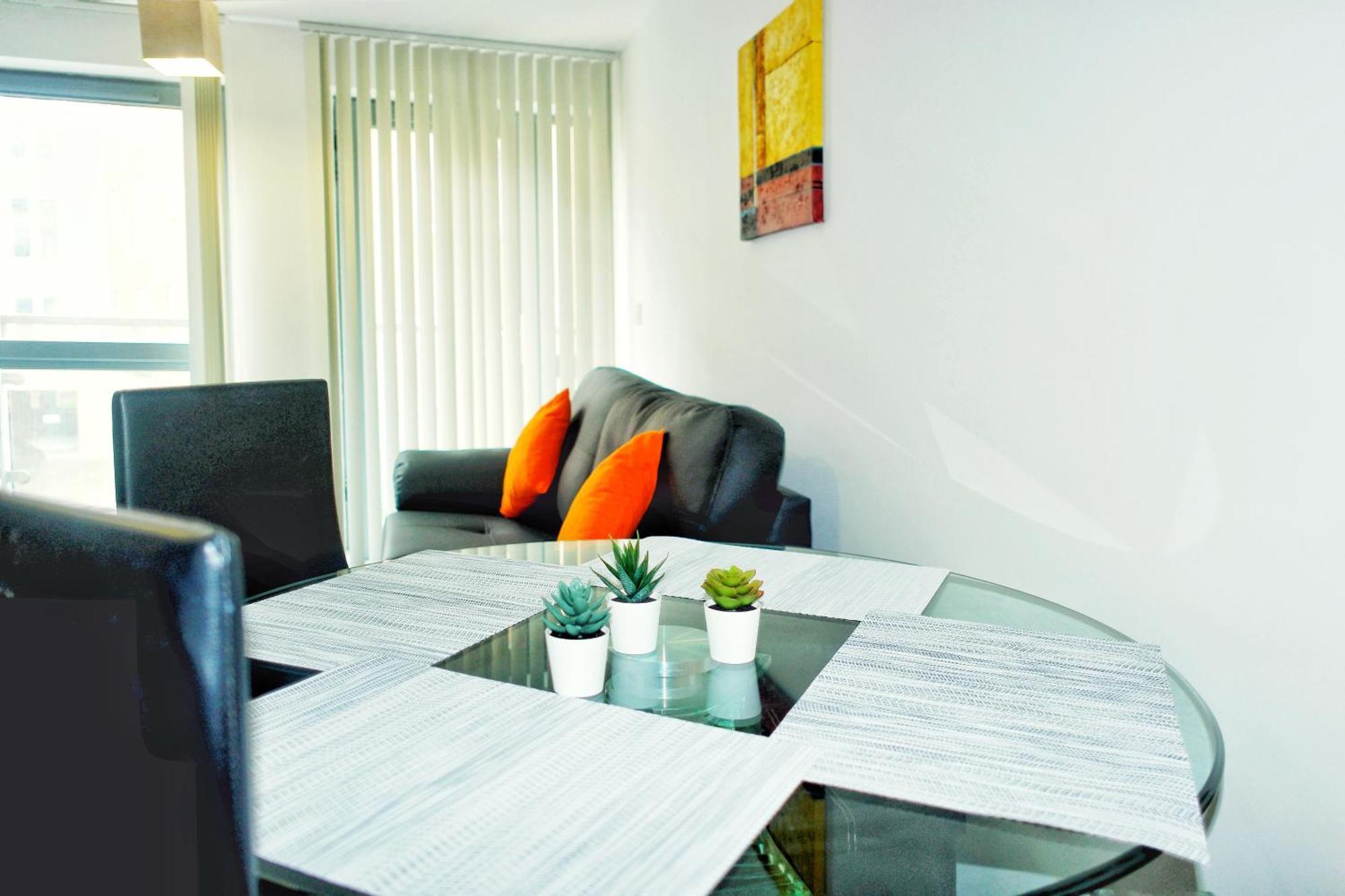 2 Bed Ensuite With Balcony And Free Onsite Secure Parking Manchester Exterior photo