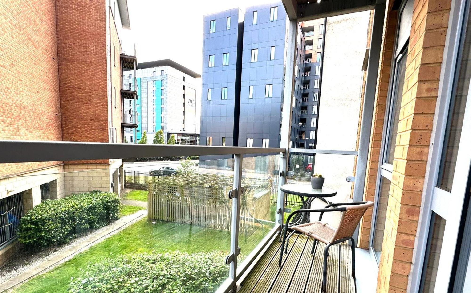 2 Bed Ensuite With Balcony And Free Onsite Secure Parking Manchester Exterior photo
