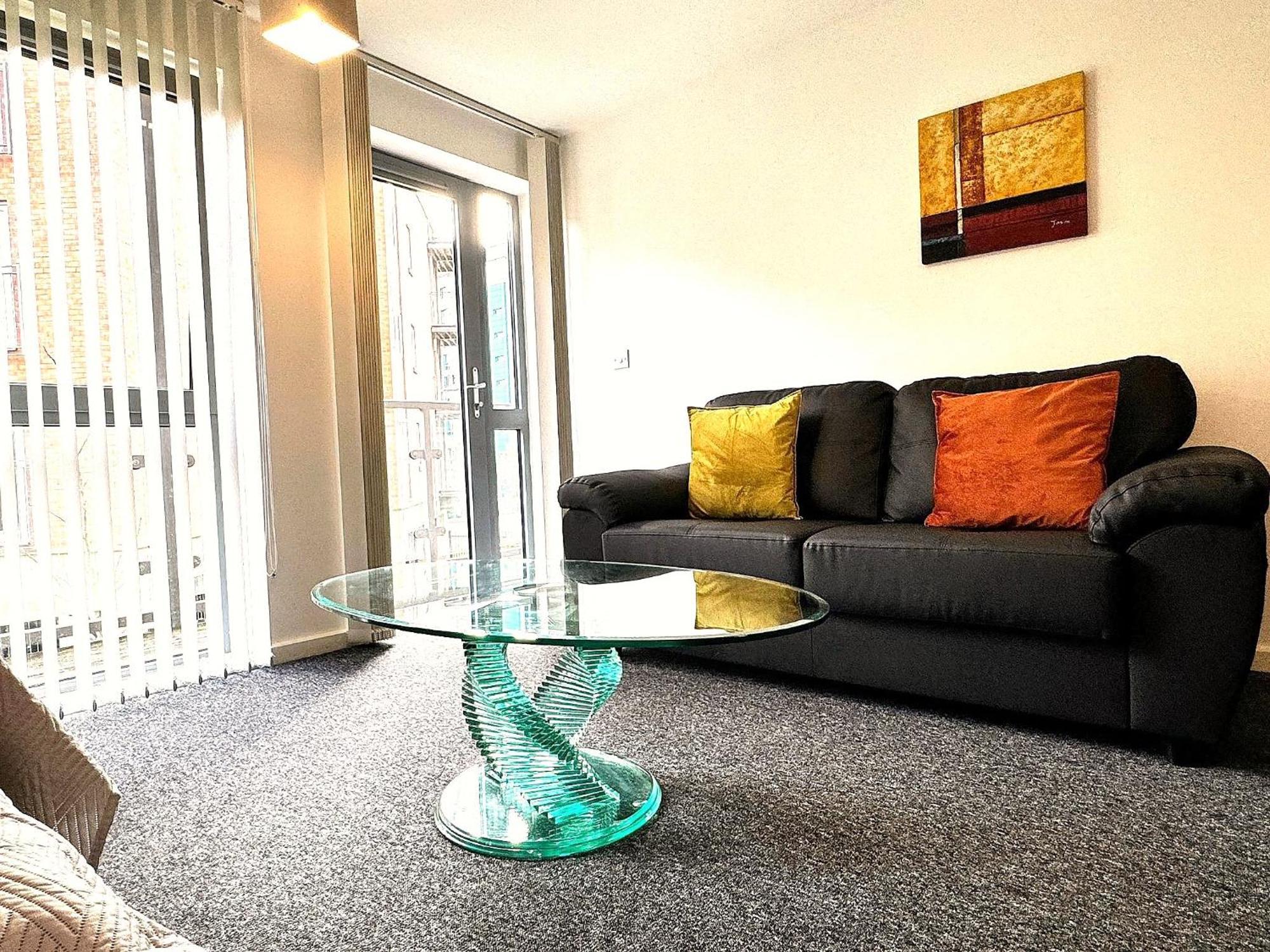 2 Bed Ensuite With Balcony And Free Onsite Secure Parking Manchester Exterior photo